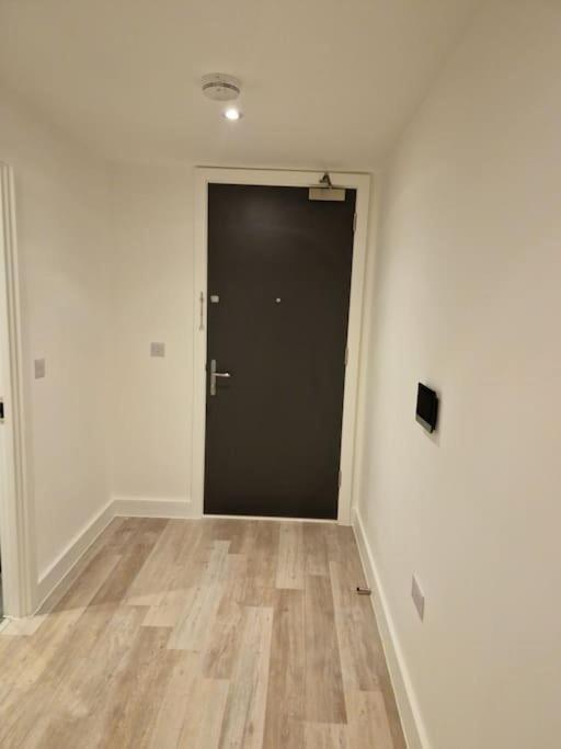 Modern-New Build Apartment In Бирмингем Экстерьер фото
